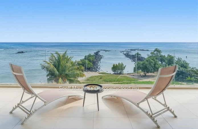 Penthouse avec Vue sur la Mer : Moderne et Entièrement Meublé