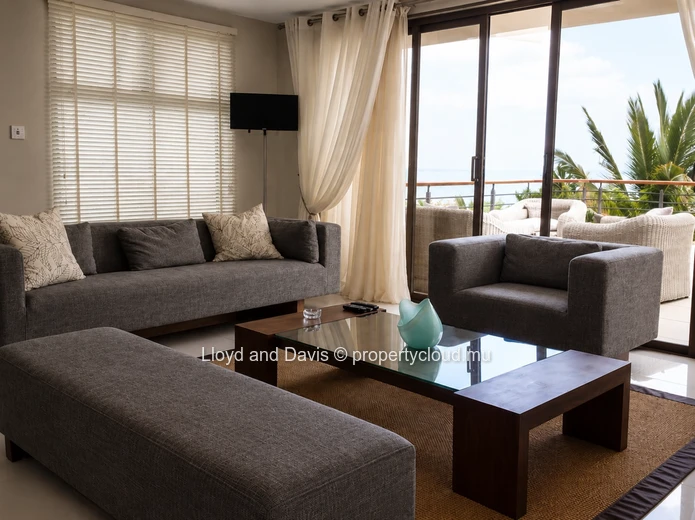 3-Bedroom Duplex with Sea and Mountain Views