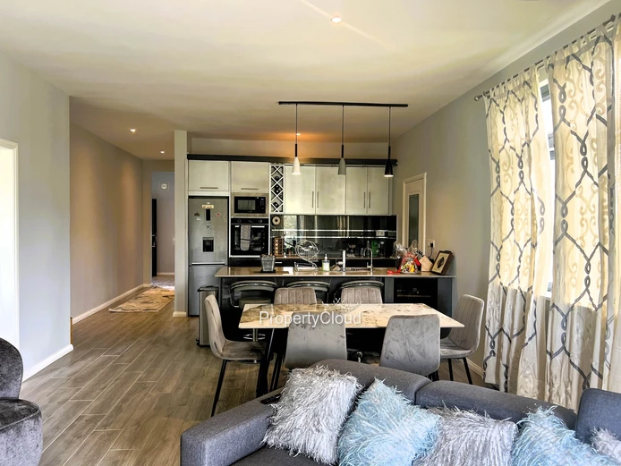 À Vendre | Appartement De 2 Chambres En Résidence Sécurisée | Coastal Road, Roches Noires