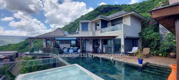 Magnifique Villa à Vendre dans la Prestigieuse Région de Tamarin, Riviere Noire.