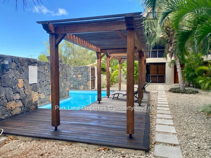 Great apartment close to the La Preneuse beach