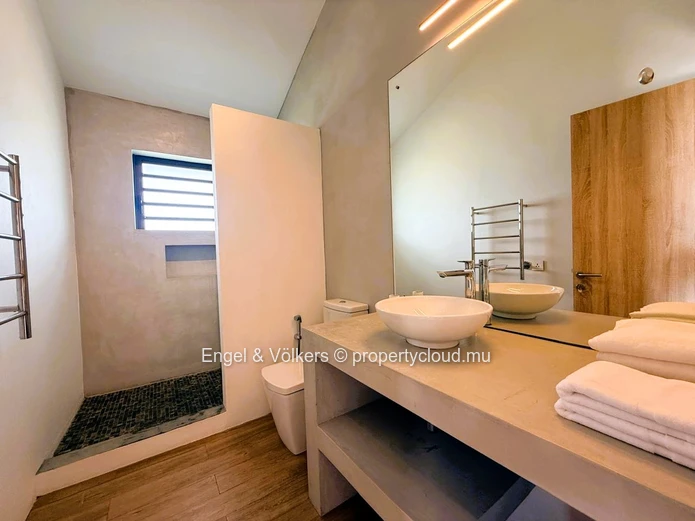 Luxury 4 bedroom Villa with garden and swimming pool for rent in Moka