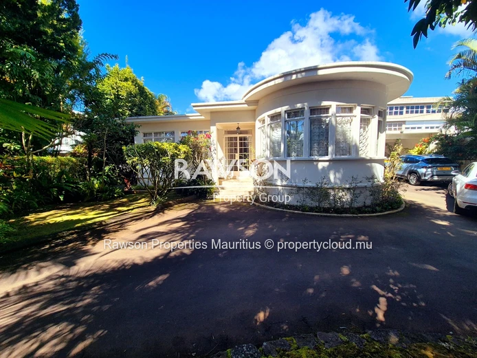 Prime Single-Storey Property for Sale in Floréal – Ideal for Residential or Professional Use