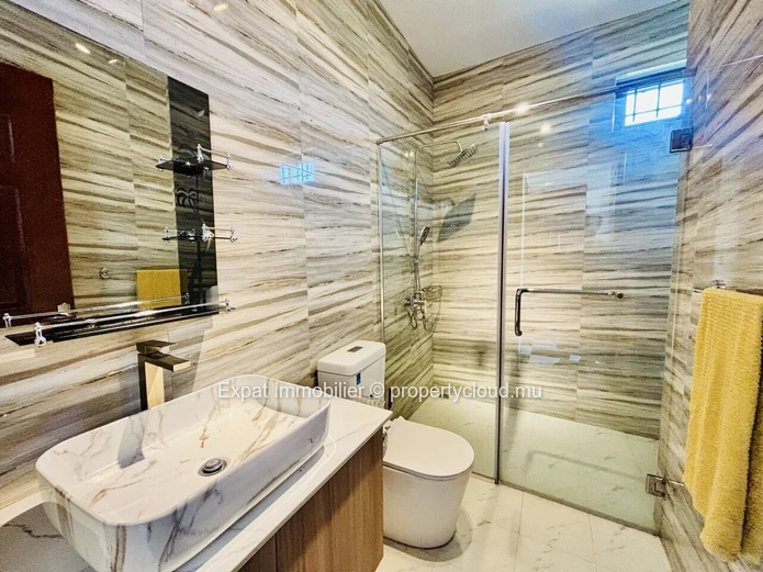 3-Bedroom Flat Overlooking The Garden And Swimming Pool – Near Azuri