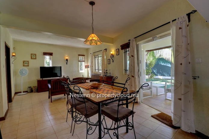 Stunning 3-bedroom duplex with sea access 
