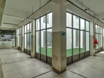 Strategic 2,158.1 m² building 