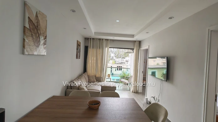 Appartement meublé à louer à Flic en Flac, 73m², 3 chambres, piscine commune, proche des écoles et commerces. Rs 50 000.