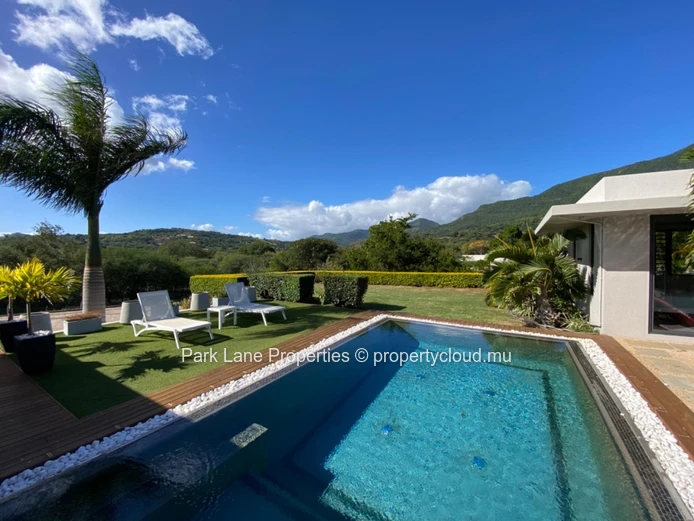 A Remarkable Family Residence in an Exceptional Estate