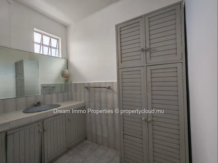 Price Drop ! Beautiful Spacious 7-Bedroom Villa In Beau Bassin – Mauritius