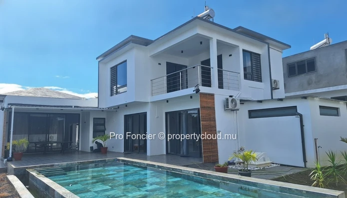 House for rent in Calodyne - Contemporary 390 m² New Villa idyllic Setting Between Pool and Living Space