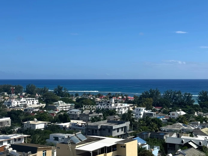 Flic en Flac for rent 4 bedroom penthouse with sea view in Flic en Flac