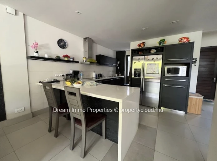 Duplex 3 Chambres Avec Ponton Privatif Dans Une Marina D’Exception À Rivière Noire - Île Maurice