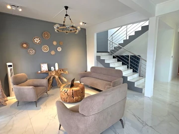 5 Bedroom Villa