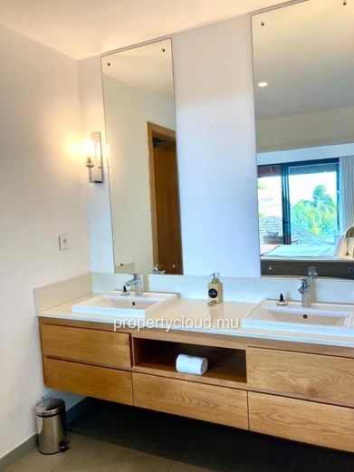 A vendre villa de 4 chambres en suite accessible aux étrangers à Grand Gaube.