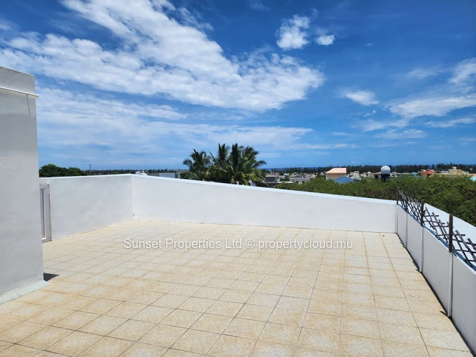 Villa avec rooftop | 3 chambres | Quartier calme