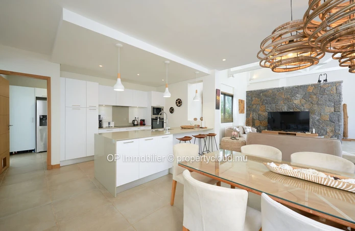 Modern 4 bedroom villa with private pool in the heart of Grand Baie