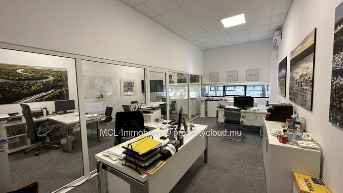 Bureau de 45.9m2 à Calebasses