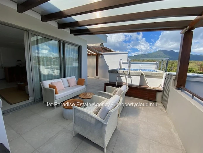 Luxury RES Penthouse with Private Pool & Stunning Views in Rivière Noire! 150m², Tennis Court, Fitness Room, Close to...