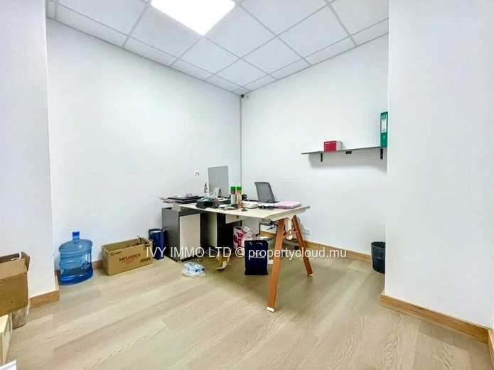 BUREAU à louer à long terme Situé #ebene 