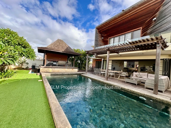 Mon Choisy - Elegant 4 bedroom villa with pool in a residential complex for sale 