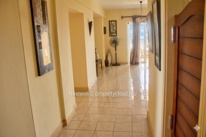 Spacious 3-bedroom apartment with mountain view