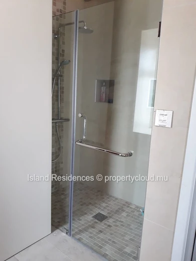 Fully furnished and well equipped modern villa with 6 bedrooms, pool and garage in a secure residence