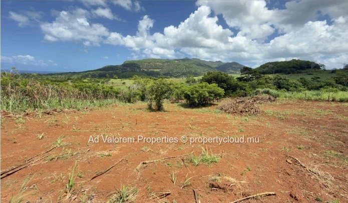À Vendre – Terrain Agricole avec Vue Mer et Montagne à Baie du Cap!