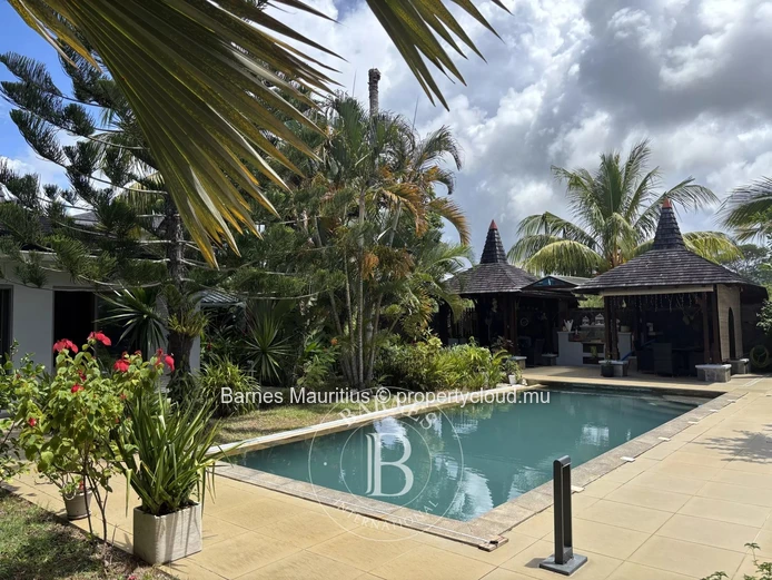 VIEUX GRAND PORT - Contemporary villa with sea access - 6 bedrooms - 788 m²