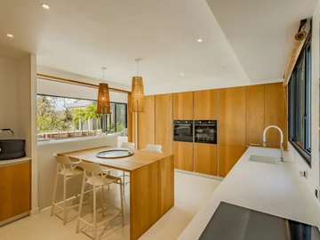 5 Bedroom Villa