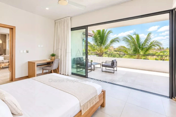 Exceptional 3-bedroom penthouse on the top floor, with golf view in the heart of Mont Choisy