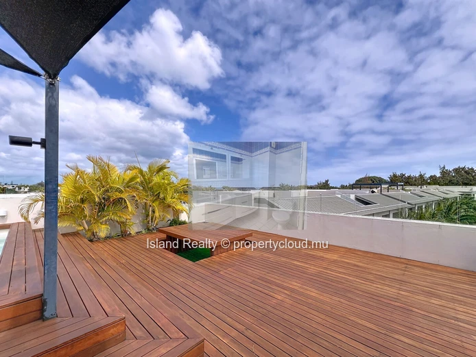 Magnificent penthouse with private pool and sea view located in Peyrebère.