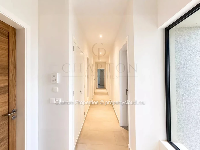 New 3-bedroom apartment with en-suite bathrooms and mountain views