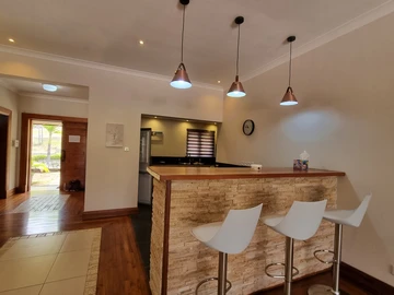 6 Bedroom Villa