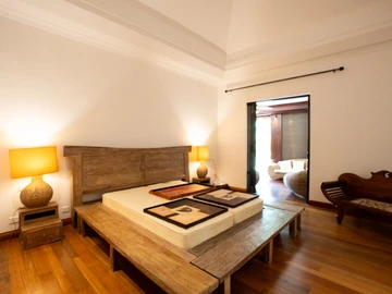 5 Bedroom Villa