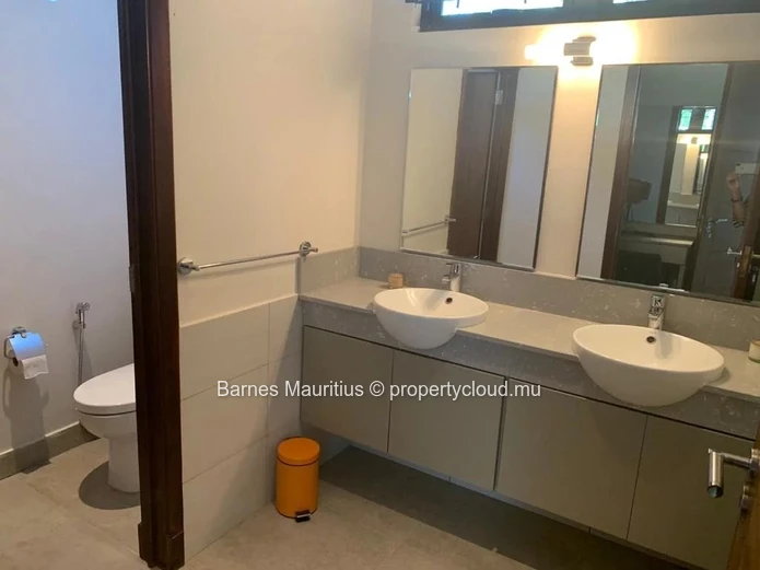 POINTE AUX CANONNIERS - Beachfront Villa with 4 Bedrooms
