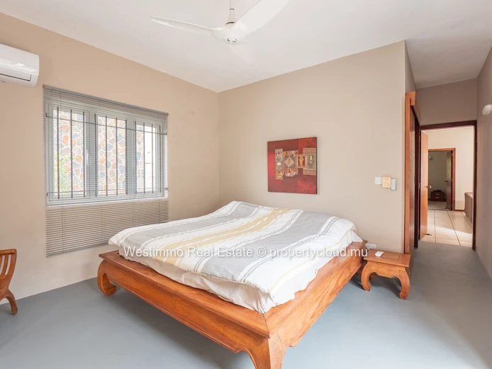 3-bedroom renovated house with office for rent in La Preneuse