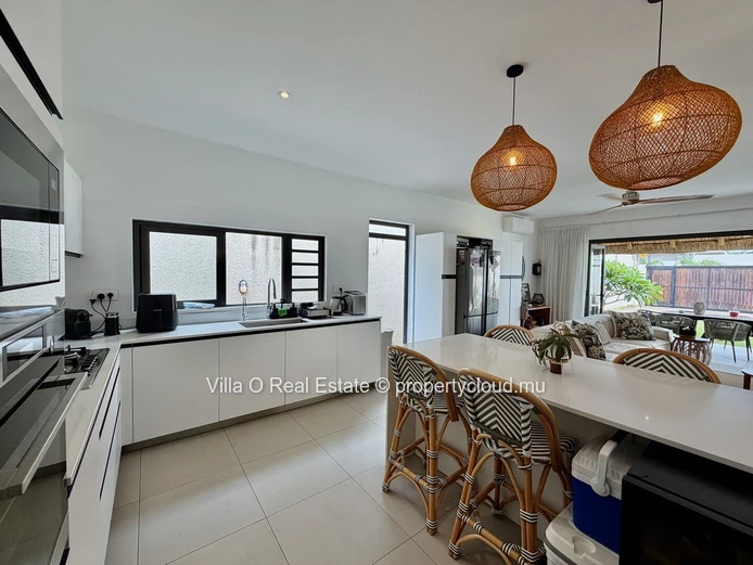 Ideal for a single or a couple, this home with immense charm stands out for its exquisite interior design, its lovely...