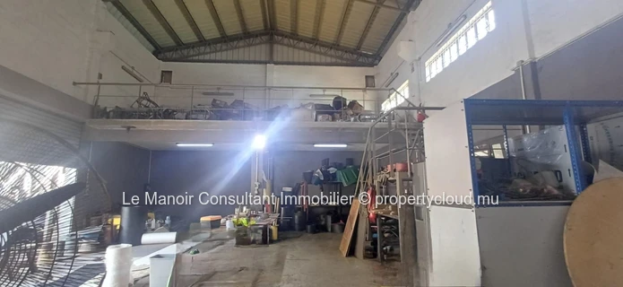 Batiment Industriel avec Bureaux