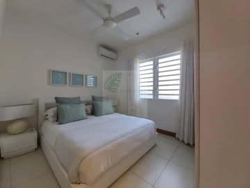 Beachfront apartment located in the north of the island !