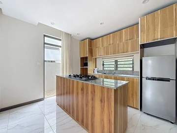 5 Bedroom House