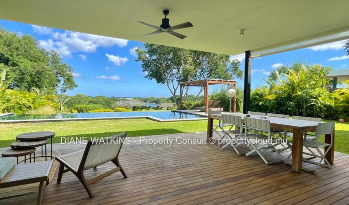 Contemporary Villa with Exquisite Views