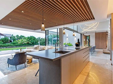 5 Bedroom Villa