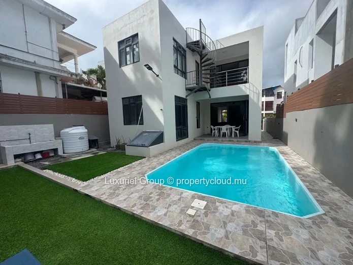 Superbe villa moderne 3 chambres avec piscine – Trou aux Biches