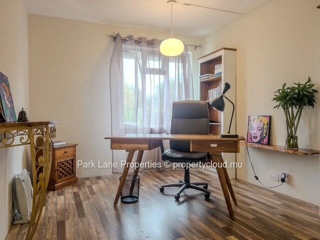Appartement moderne et bien entretenu de 2 chambres avec terrasse à Floréal
