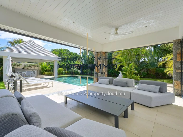 Stunning modern 4-bedroom villa with swimming pool