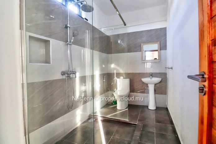 Superbe villa contemporaine de 4 chambres avec piscine