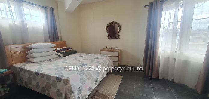 Appartement Semi-Meublé à Vendre – Centre de Curepipe