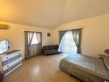 5 Bedroom Villa