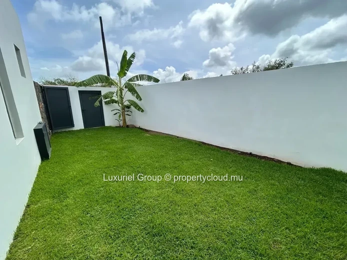 Élégante Villa Moderne avec Piscine à Louer – Grand Baie
