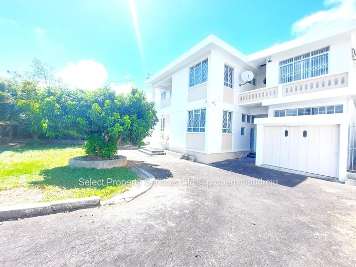 À Vendre : Belle maison non meublée à Vacoas,